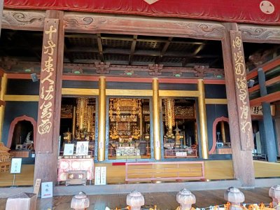 Kai Zenko-ji temple interior hall